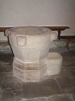 Gourdon, Eglise romane Notre-Dame de l'Assomption, fonds baptismaux (2)